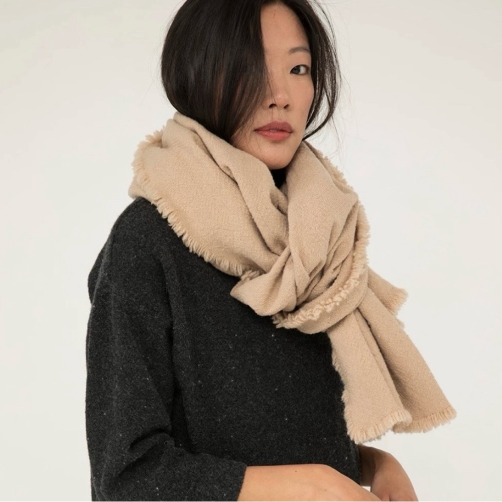 RARE Elizabeth Suzann scarf in lightweight wool - fawn 25”x90”